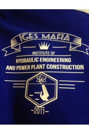 Печать на синих бомберах белого логотипа пленкой