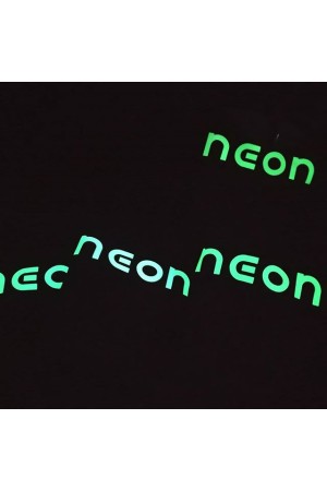 Футболки с печатью неоном