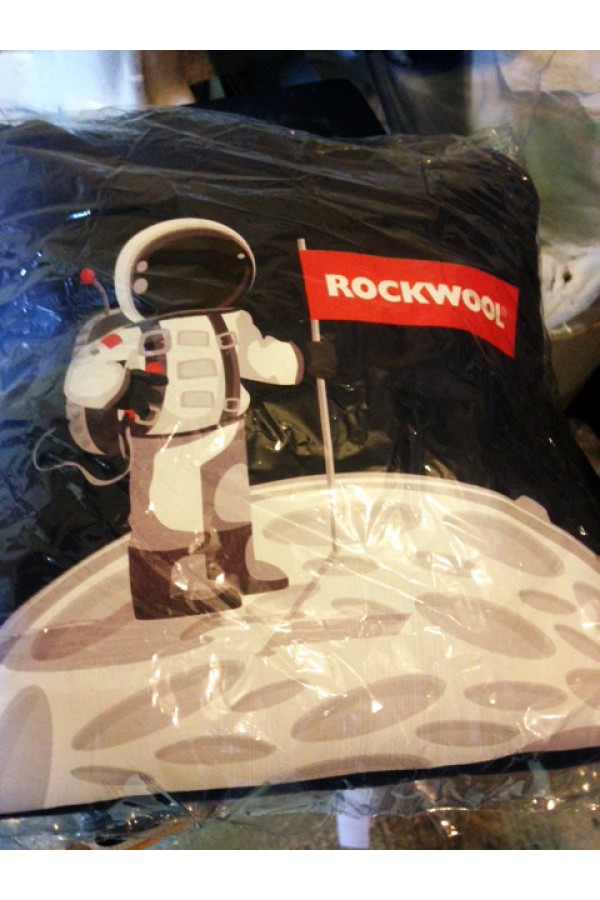  Rockwool печать цветного логотипа на свитшотах    150 черных толстовок с полноцветной печатью 