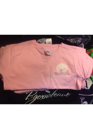 Подростковые Толстовки+футболки Вдохновение: 27 фиолетовых толстовок на молнии, 14 черных толстовок на молнии и 57 футболок с печатью