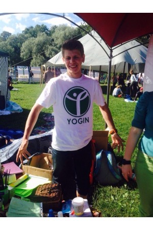 Футболка с логотипом магазина Йогин