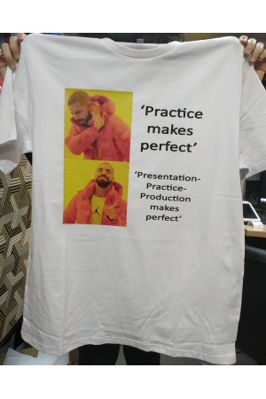 Цветная печать на белой футболке