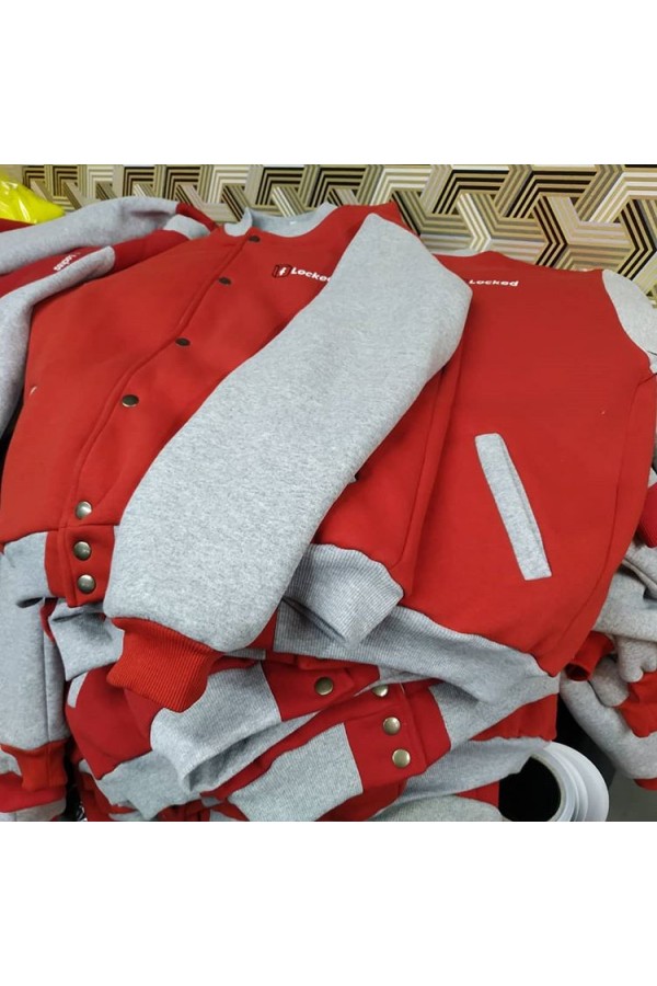 Колледж куртки красного цвета для квеста в реальности с лого, 30 шт   Магазин Толстовок Выполненые заказы: толстовки, свитшоты на заказ с печатью, вышивкой, логотипом (опт и розница), толстовки сшитые по эскизу заказчика