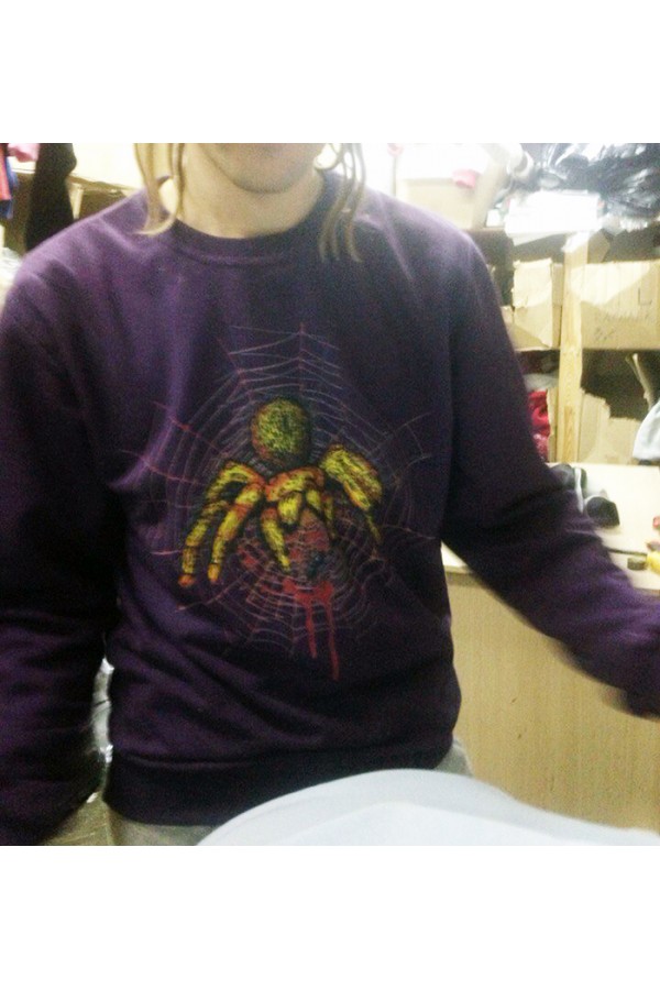  Свитшот фиолетовый с пауком     Яркая цифровая печать на свитшотах - пример 
