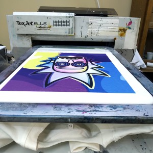 Прямая цифровая печать на текстильных изделиях в студии печати Магазин Толстовок