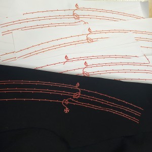Шелкотрансфер (шелкография) большой длины, печать вокруг рукава в крое, цвет по пантону