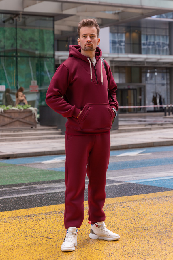 Спортивный костюм мужской зимний: худи анорак и брюки в бордовом цвете из  футера с начесом купить в Москве в магазине или с доставкой