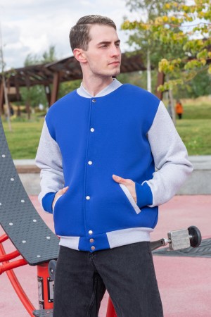 Бомбер ярко-синий мужской (унисекс) с серым рукавом