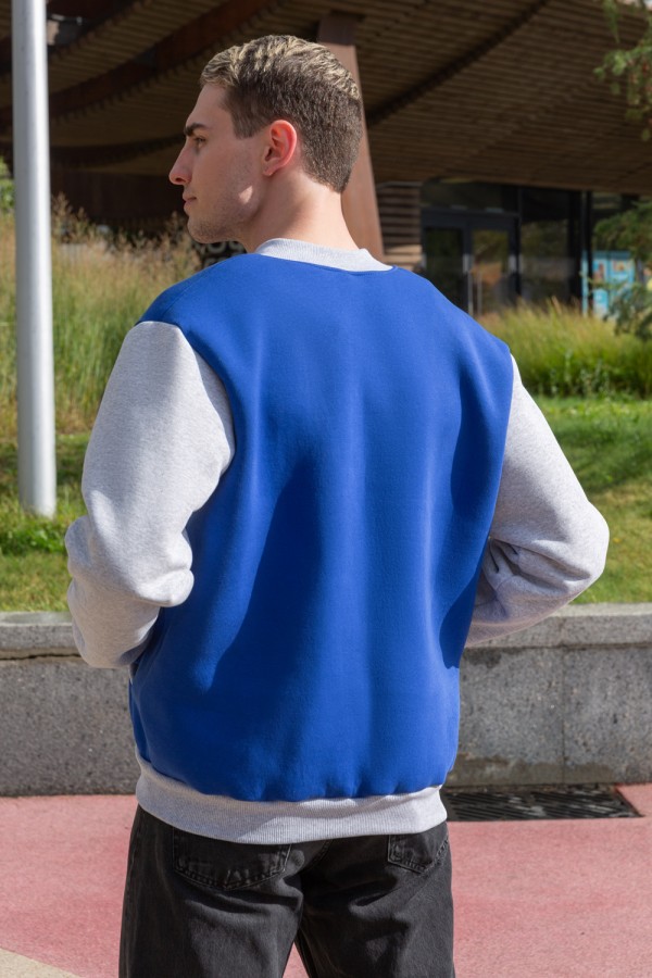 Бомбер ярко-синий мужской (унисекс) с серым рукавом   Магазин Толстовок Колледж куртки мужские на кнопках классические
