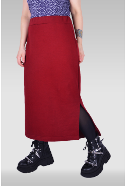 Юбка из футера длинная с разрезом однотонная бордовая