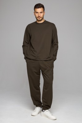 Лонгслив костюм мужской однотонный бланковый качество супрем. На нашей фабрике в Москве возможно пошить эту модель оптом по привлекательной цене.