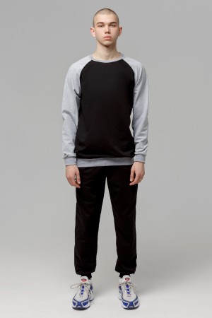 Мужской спортивный костюм на лето: черный свитшот реглан с серым рукавом и черные брюки