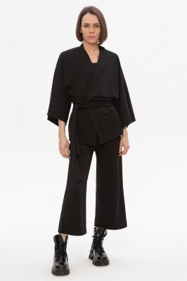 Костюм женский кимоно с пиджаком оптом. Действительно стильная новинка, красивая двойка с глубоким вырезом. Закажите пошив оптом на нашей фабрике.