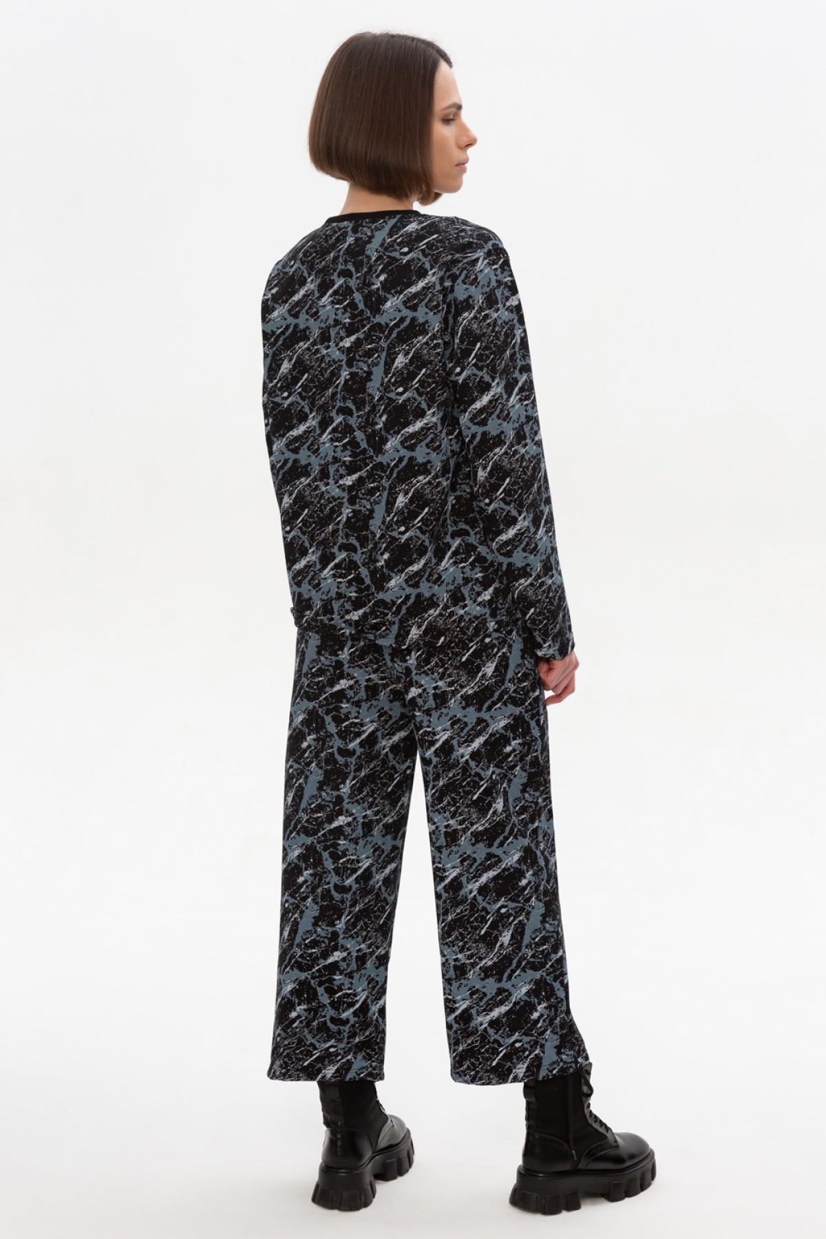 Костюм с кюлотами и лонгсливом темный мрамор | Suit Woman Summer Culottes and Longsleeve Black Marble — фото 6