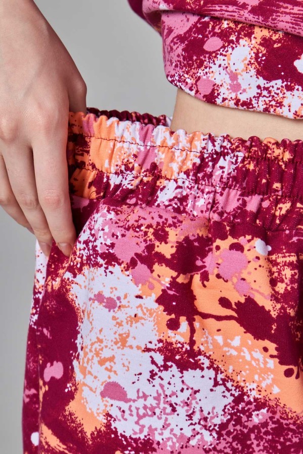 Летний яркий костюм: футболка оверсайз и шорты с высокой талией с принтом акварель   Магазин Толстовок Летний костюм: футболка оверсайз и шорты