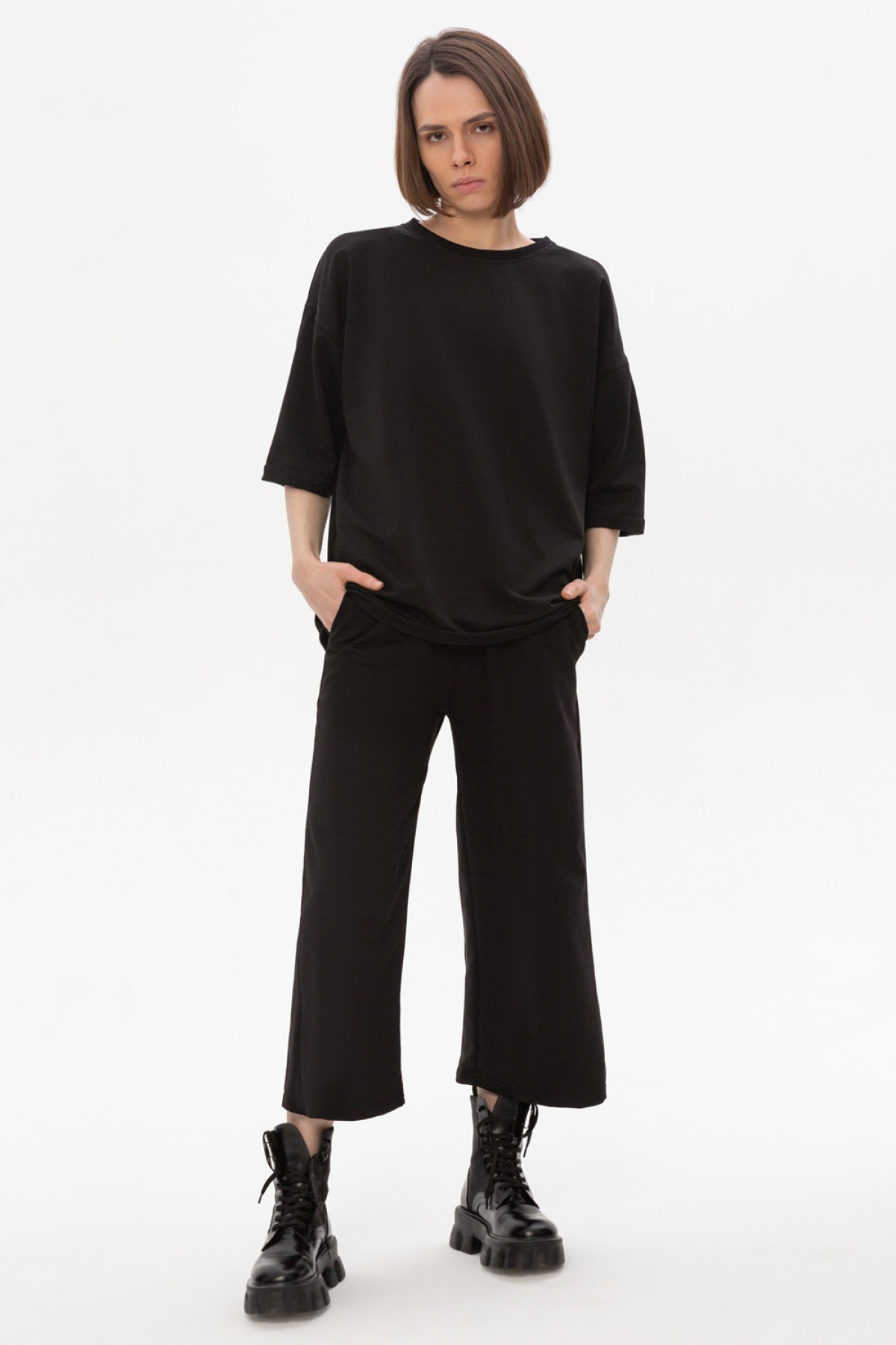 Костюм с кюлотами и оверсайз футболкой черный | Black Culottes suit woman — фото 2