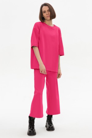 Костюм с кюлотами и оверсайз футболкой неон розовый женский