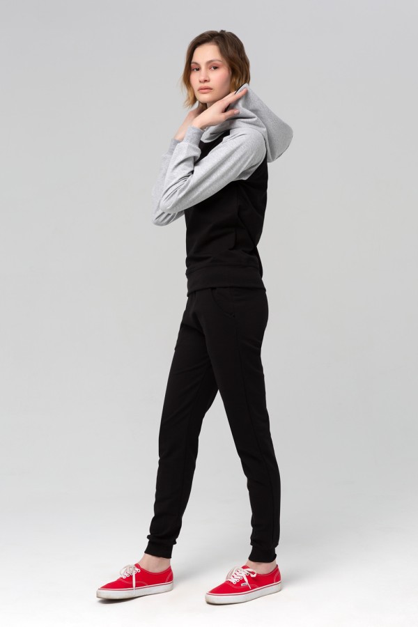 Женский спортивный костюм: черная худи реглан и черные брюки   Магазин Толстовок Женские спортивные костюмы