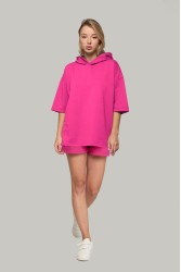 Летний костюм: футболка оверсайз с капюшоном и шорты с высокой талией цвет фуксия (малиновый)