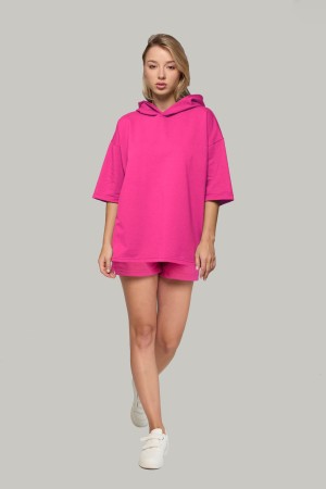 Летний костюм: футболка оверсайз с капюшоном и шорты с высокой талией цвет фуксия (малиновый)