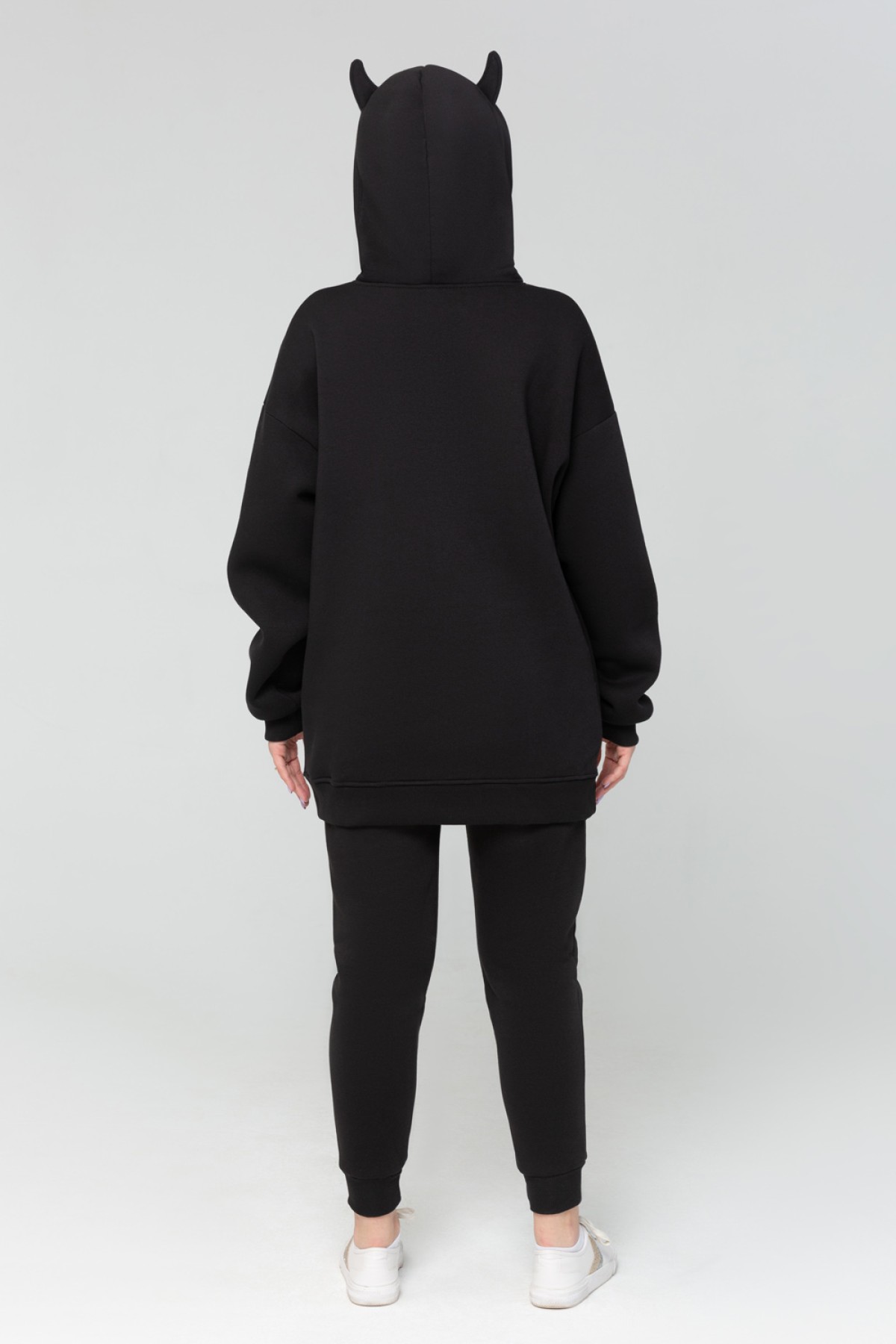 Чёрный костюм Oversize с рожками: толстовка оверсайз и джоггеры — фото 7