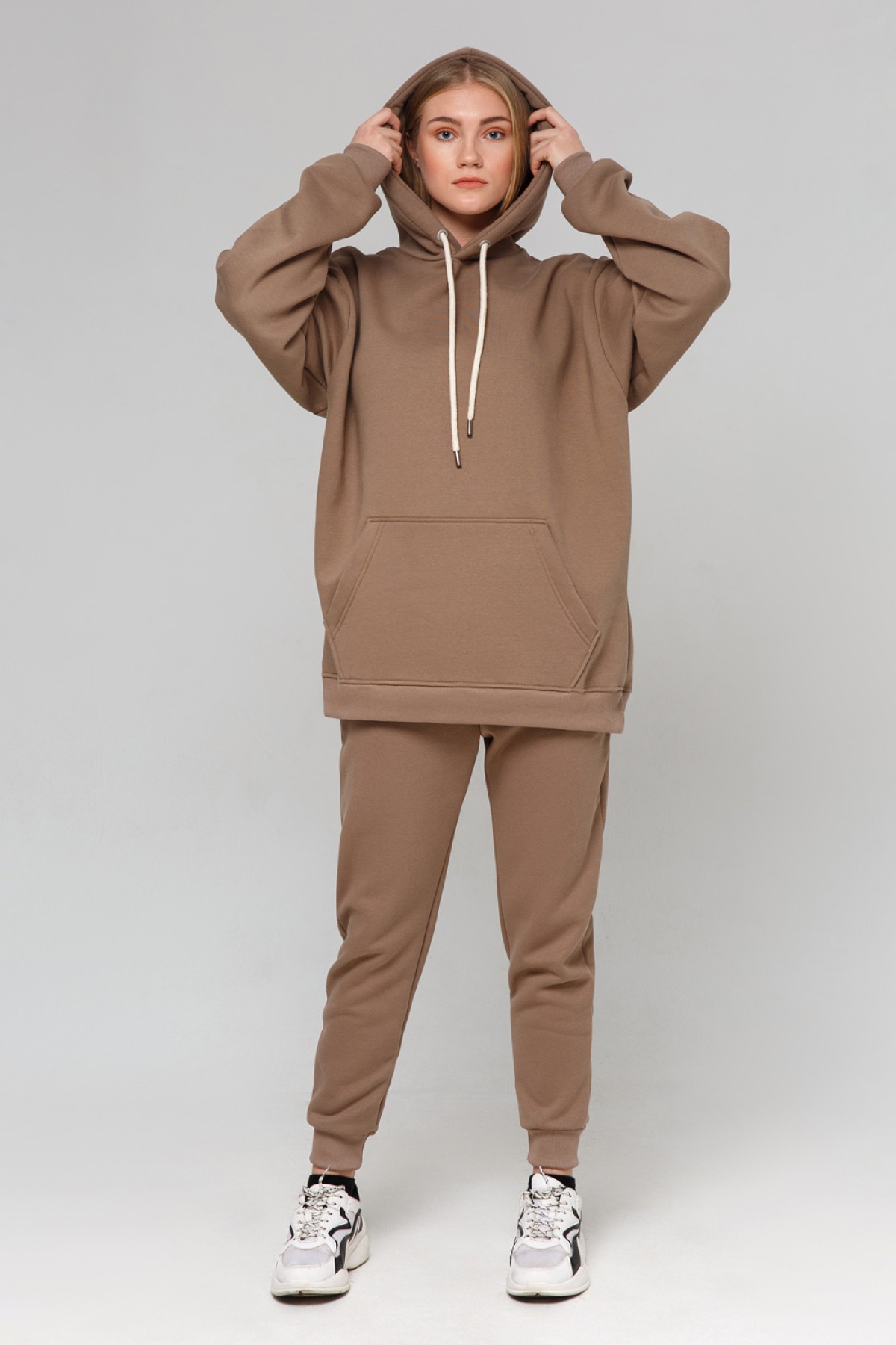 Кофейный спортивный костюм оверсайз утепленный: худи oversize и брюки джоггеры — фото 3