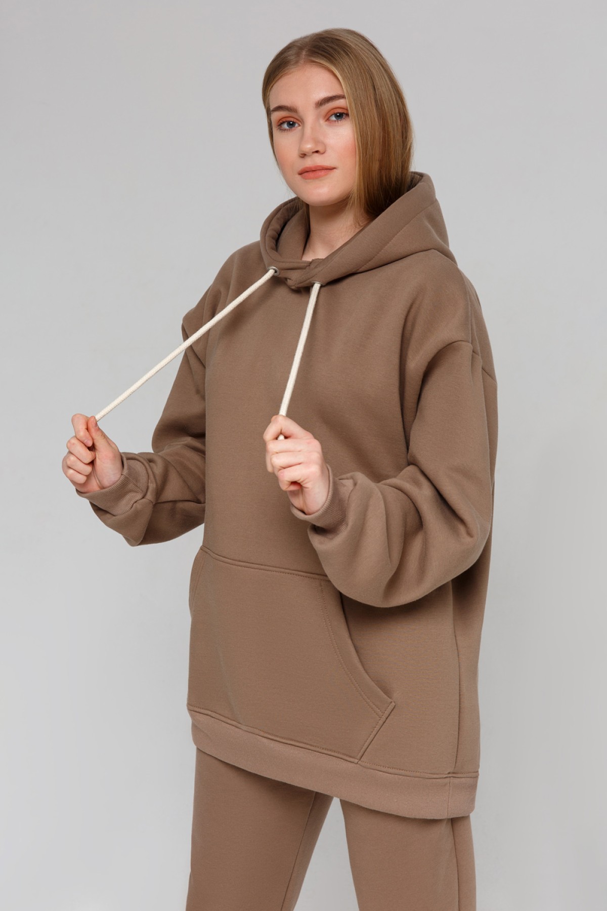 Кофейный спортивный костюм оверсайз утепленный: худи oversize и брюки джоггеры — фото 4