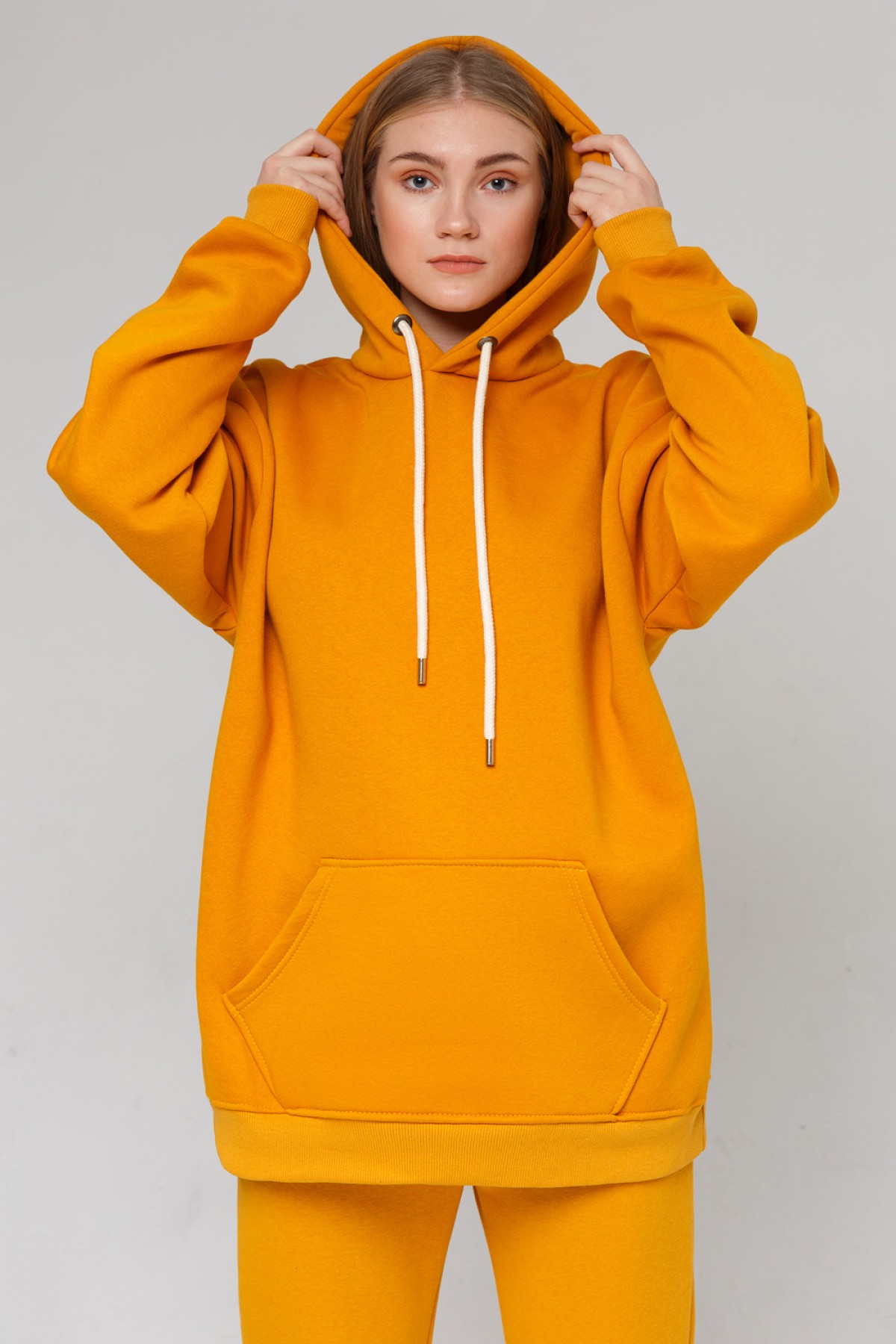 Горчичный спортивный костюм оверсайз утепленный: худи oversize и брюки джоггеры — фото 5