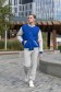 Мужской спортивный костюм: васильковый бомбер и серые брюки   Магазин Толстовок Бомбер и спортивные брюки мужской костюм