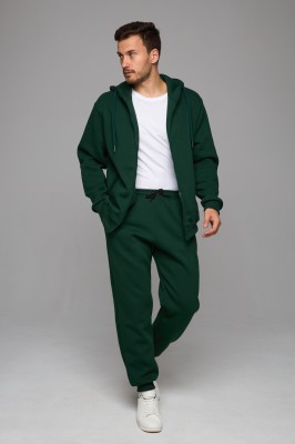 Костюм на молнии с капюшоном из премиальной ткани. Фабрика по пошиву зимней споривной одежды