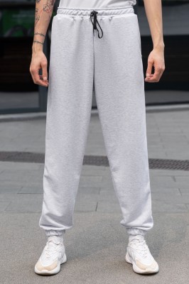 Спортивные штаны без начеса премиального качества оптом в Москве - модель унисекс. Закажите у производителя по выгодной цене. Брендирование, спорти...