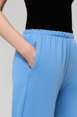 Брюки палаццо купить в Москве по выгодной цене - закажите у нас пошив оптом модных моделей по привлекательной цене. 