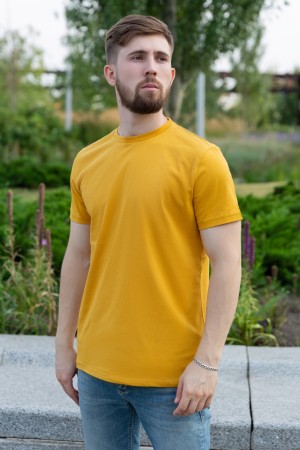 Мужская горчичная футболка