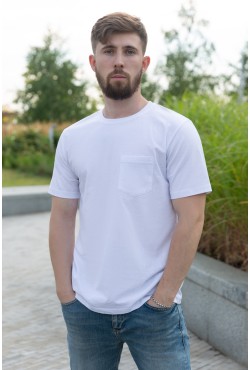 Мужская белая футболка с нагрудным кармашком