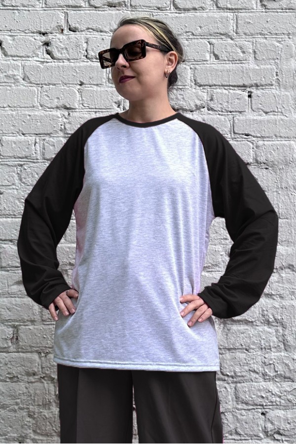   Longsleeve grey-black woman XS-38-40-Woman-(Женский)    Женский лонгслив реглан контрастный серый-меланж с черным рукавом трикотажный  