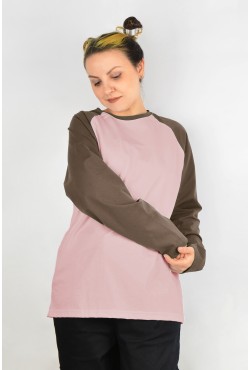 Женский лонгслив контрастный трикотажный: пудровая основа коричневый рукав