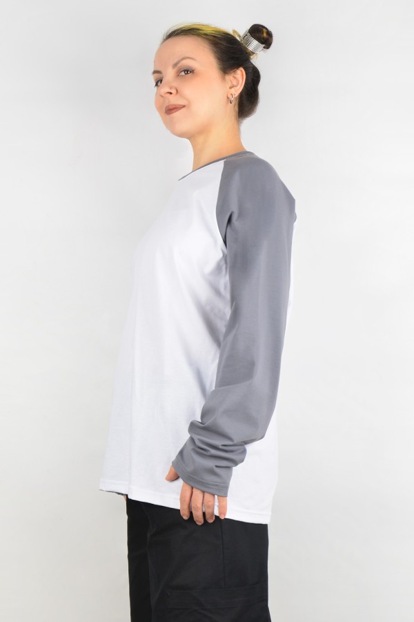 Женский лонгслив белый с серым (бетон) контрастный трикотажный: белая основа серый рукав   Магазин Толстовок Контрастный лонгслив женский