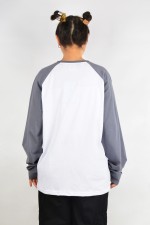 Женский лонгслив белый с серым (бетон) контрастный трикотажный: белая основа серый рукав   Магазин Толстовок Контрастный лонгслив женский