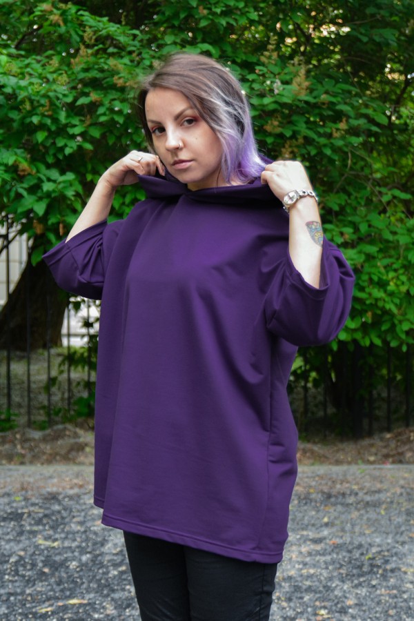 Футболка оверсайз с капюшоном фиолетовая унисекс   Магазин Толстовок Hooded T-shirt Oversize «RoXy» - Фото на девушках