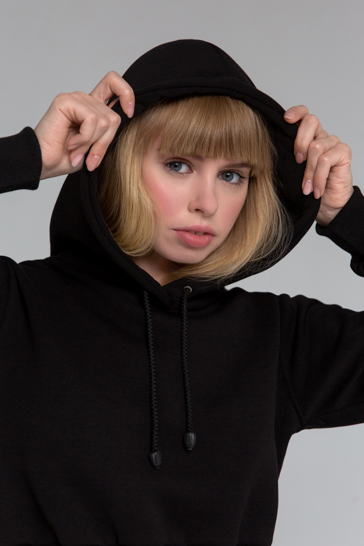 Женская черная укороченная кроп толстовка Crop-Top-Hoodie Black — фото 4