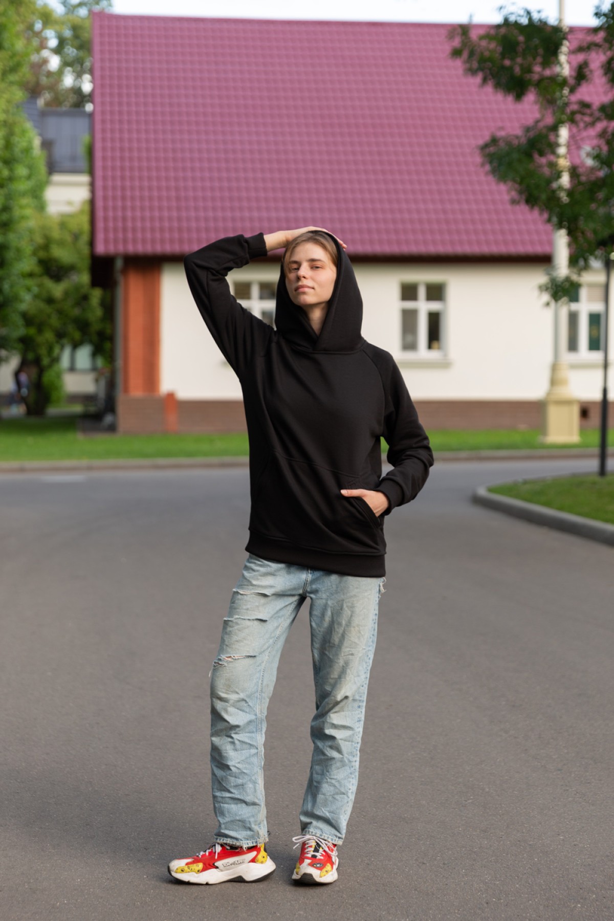Женская худи реглан черная без начёса с капюшоном — фото 15