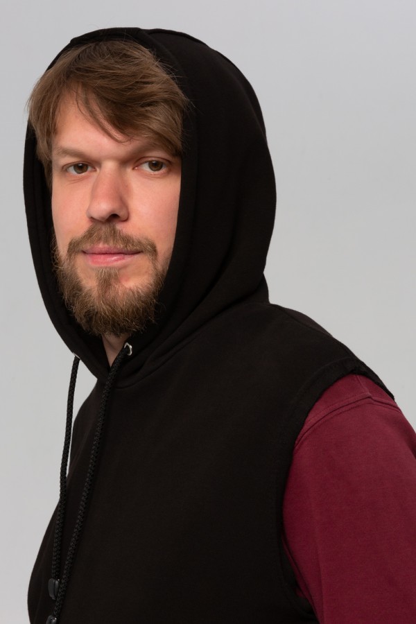 мужской черный жилет из футера трикотажный с начесом плотный под брендирование