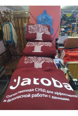 11 бордовых свитшотов с лого фирмы
