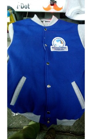 100 Толстовок бомберов для Волонтеров Победы с шевроном на груди и печатью флоком на спине - под заказ