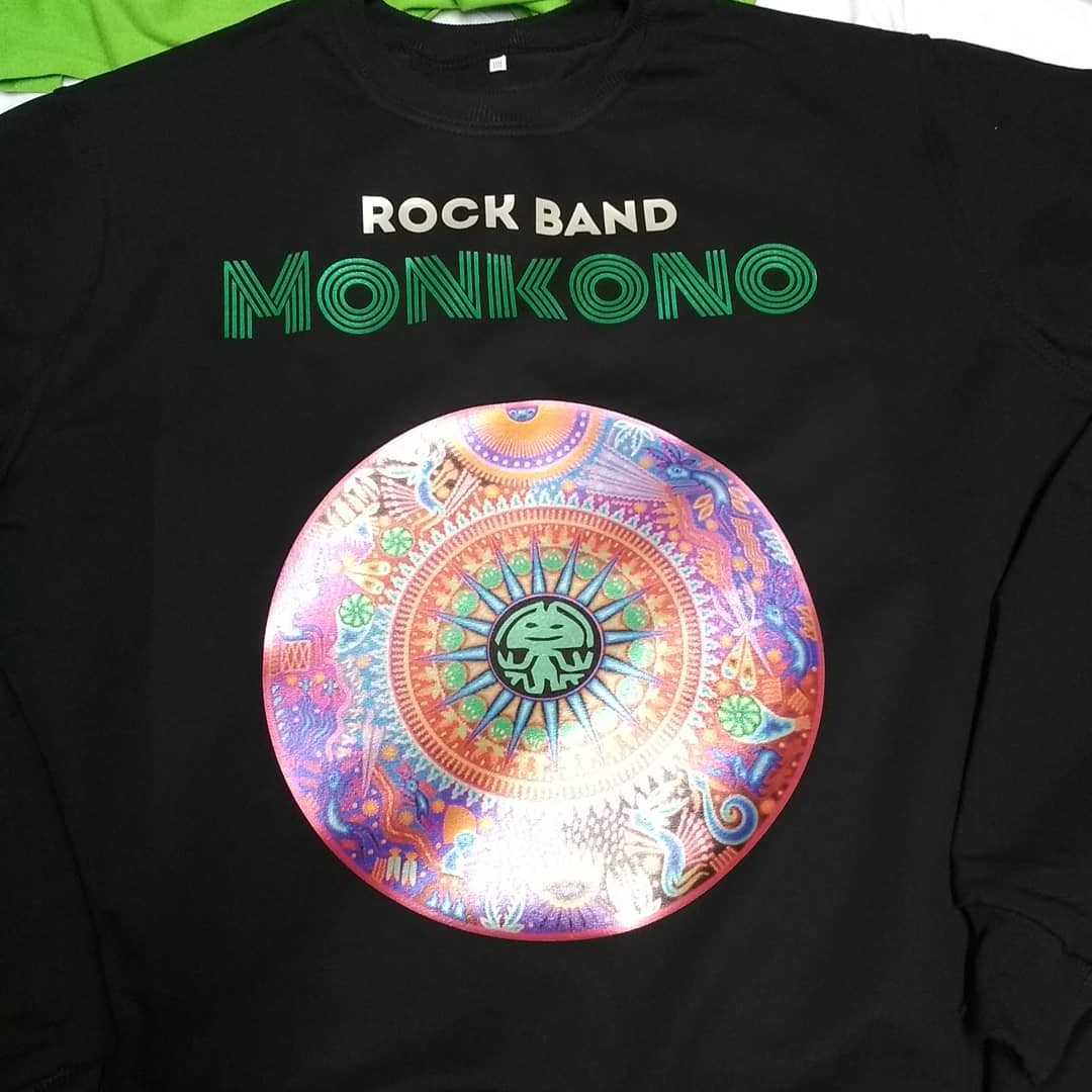 Срочная печать на футболках: брендирование к концерту музыкальной группы